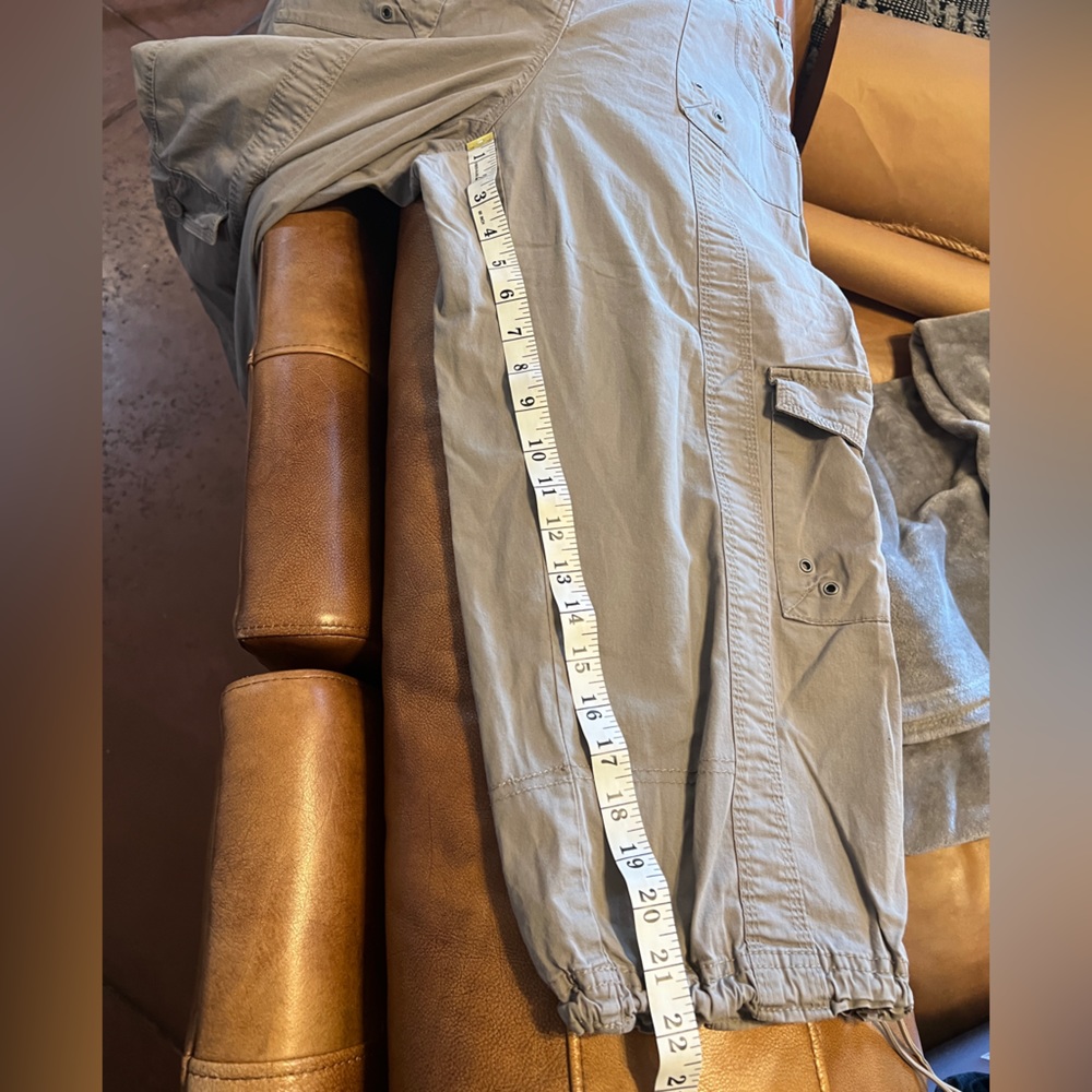 Light Gray Cargo Capri Pants - Women's Casual Utility Style - Picture 4 of 7